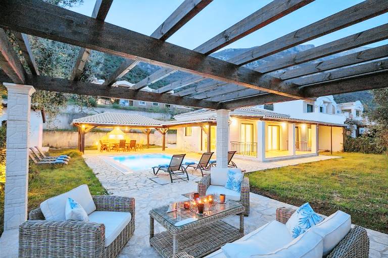 Family-oriented beautiful villa with garden, pool & fast internet | Garden view | Next to the beach | Pet-friendly — photo 2