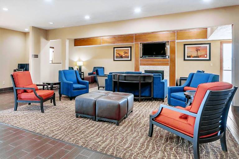 Comfort Inn & Suites Junction City - near Fort Riley — photo 3