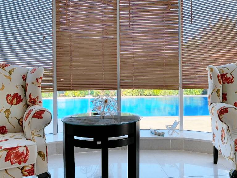 Vacation home with barbeque, private pool & yard | Pet-friendly — photo 4