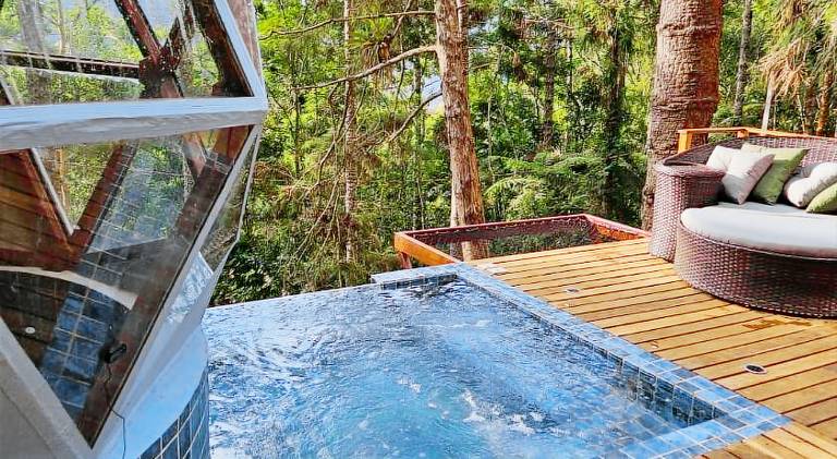 Lodge with barbeque, pool & jacuzzi | Pet-friendly — photo 5