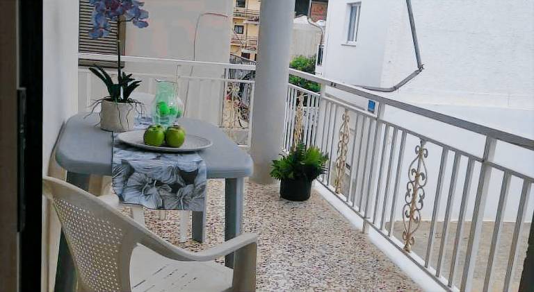 Holiday apartment with terrace & yard — photo 3