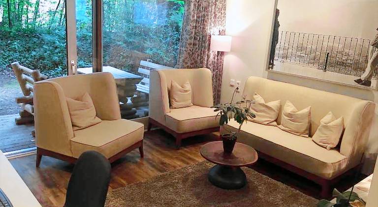 Serviced apartment with patio & yard | Perfect for remote work | Dogs allowed — photo 4