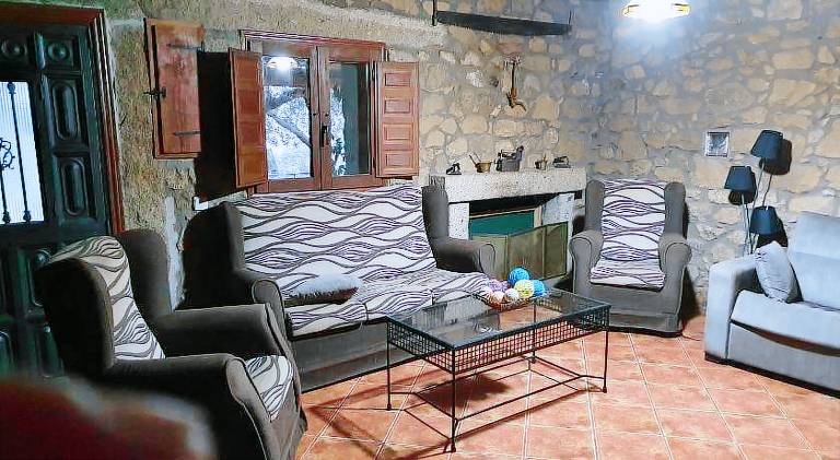 Chalet with pool — photo 4