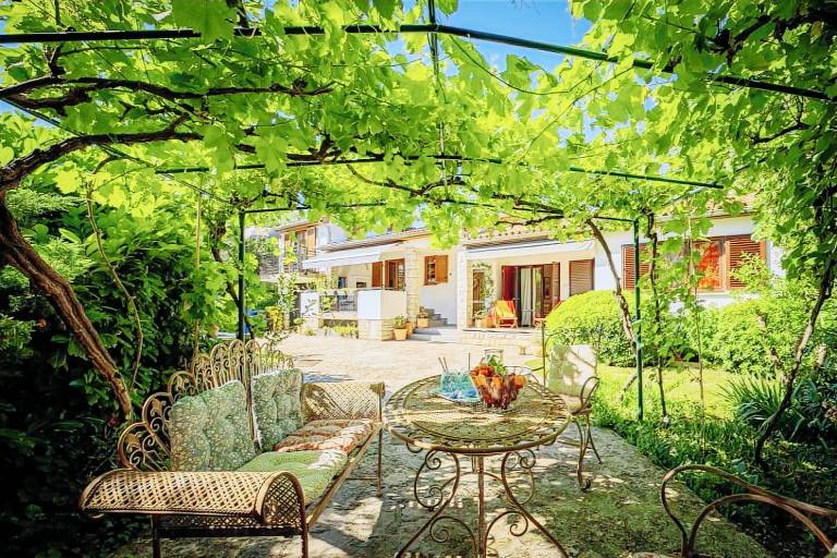 Vacation home with terrace, private pool & barbeque — photo 4