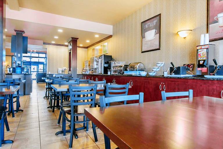Comfort Inn & Suites — photo 4