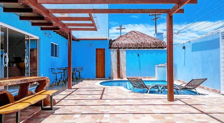 House with pool — photo 5
