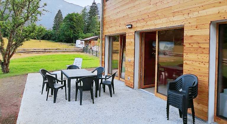 Vacation home with patio, grill & garden — photo 5