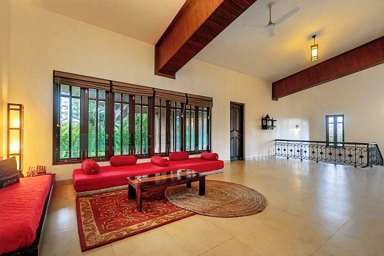 Villa with pool — photo 5