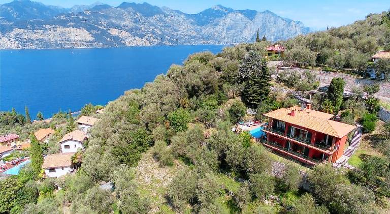Red house conditioned whit pool enchanting lake view in Malcesine