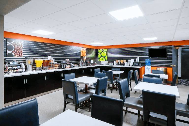 La Quinta Inn & Suites by Wyndham Knoxville East — photo 5