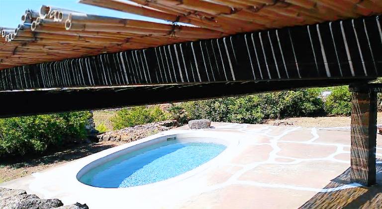 Serviced apartment with barbeque, pool & patio — photo 5
