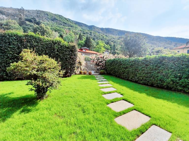 House with barbecue & garden — photo 5