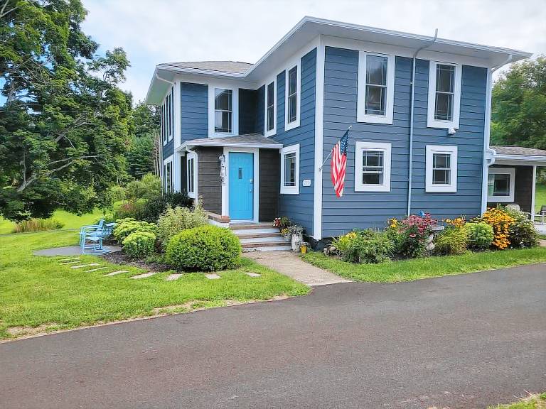 House Findley Lake