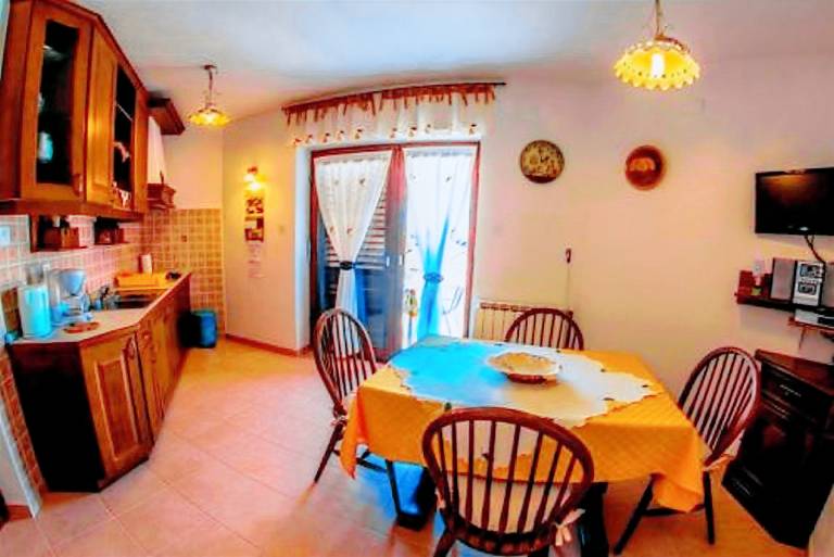 Rental apartment with patio — photo 5