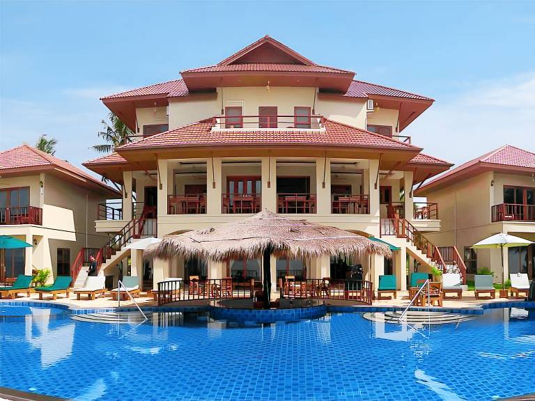 Sara Beachfront Boutique Resort in Chumphon