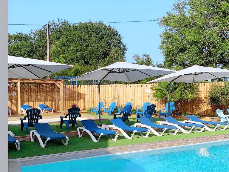 Family-oriented charming bungalow with barbecue, terrace & heated pool | Pets allowed — photo 2