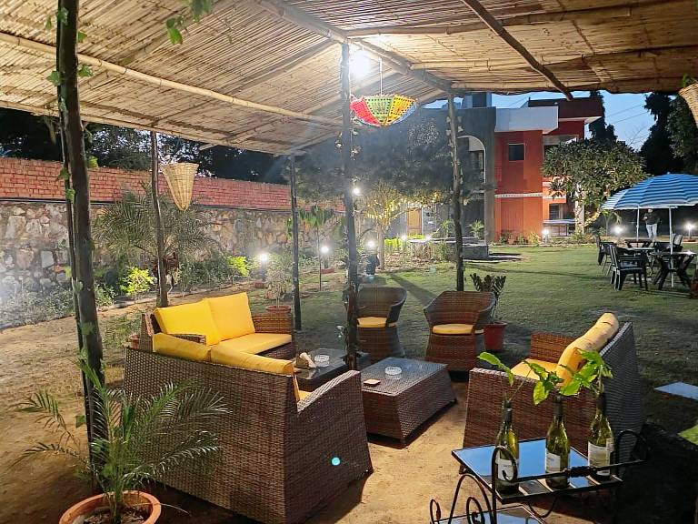 Bungalow with yard, grill & pool | Suitable for remote work — photo 5