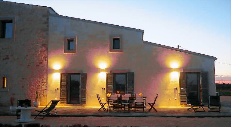 Villa with yard, barbecue & terrace — photo 4