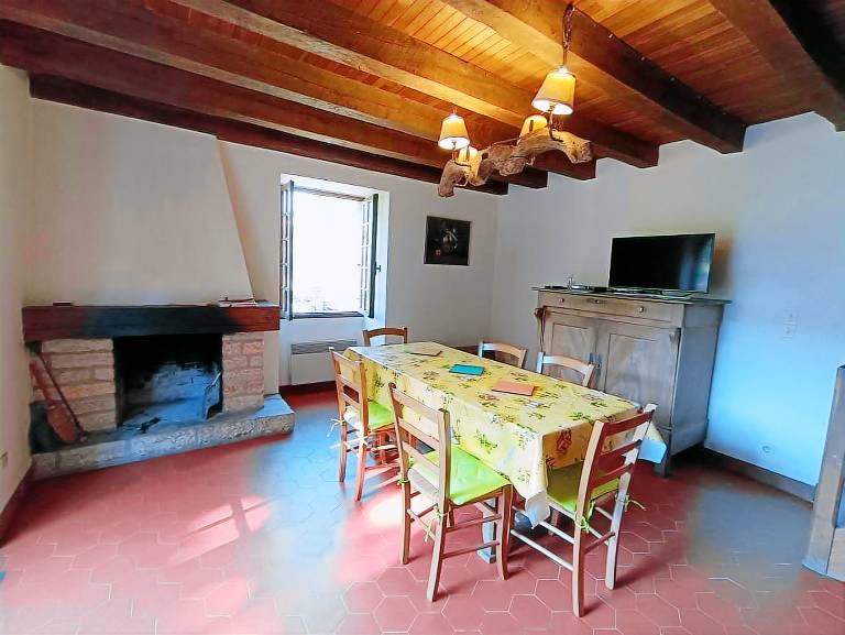 Gite with patio, grill & yard — photo 4