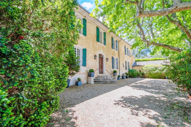 18th century bastide with heated pool in Provence — photo 2