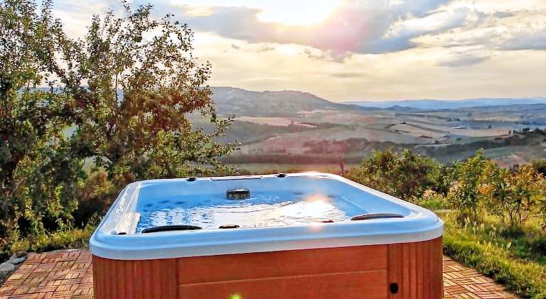 Farm with garden, jacuzzi & terrace | Pets allowed — photo 2