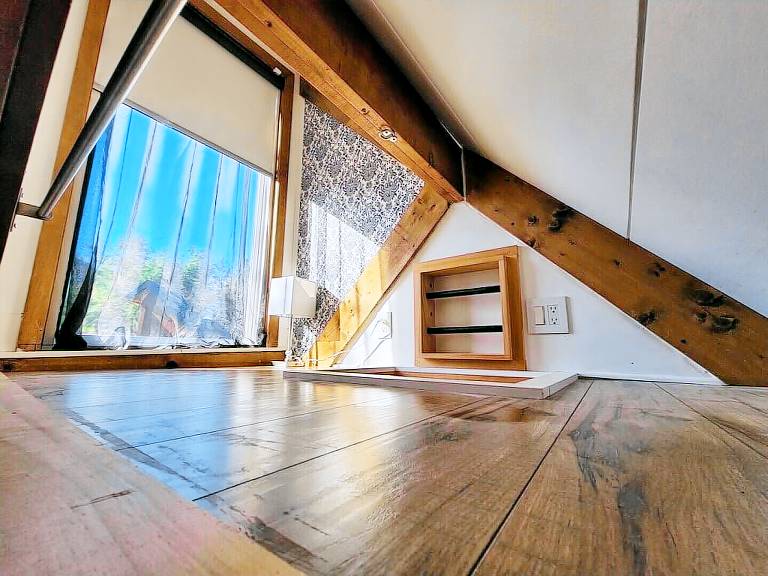Chalet  Thomas