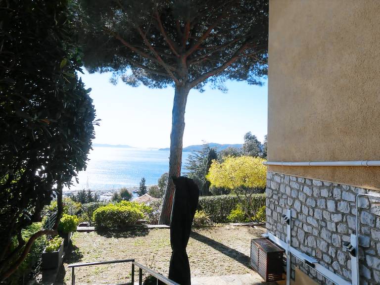Fully equipped pleasant apartment with yard, barbeque & patio | Panoramic view | Next to the beach | Pets are welcome — photo 5