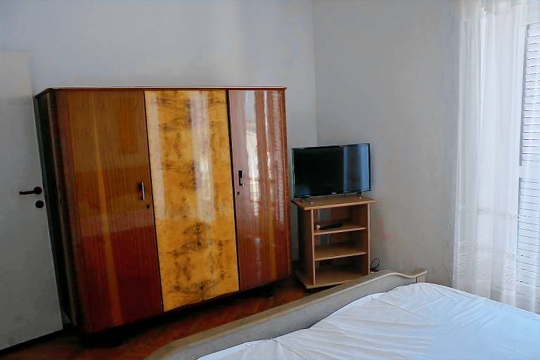 Two bedroom apartment near beach Kustići, Pag (A-6335-a) — photo 5