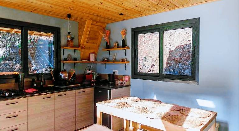 Bungalow with BBQ, pool & hot tub — photo 4