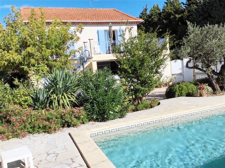 Fully equipped house with private pool, terrace & barbeque | Lake view | Pet-friendly in Monteux