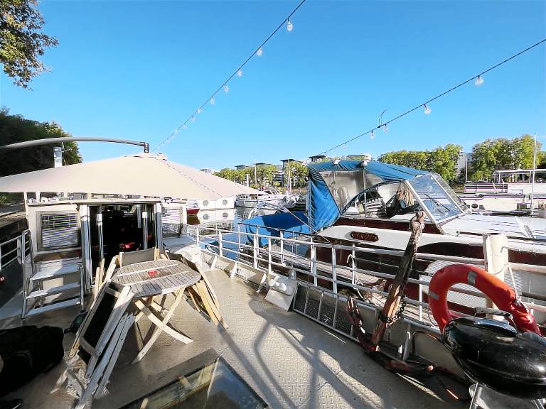 Péniche Bécon-les-Bruyères