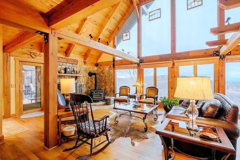 Mountaintop Home with Warm Personality — photo 4