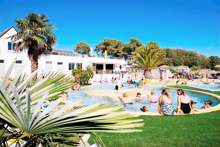 Camping suite with pool in Vannes