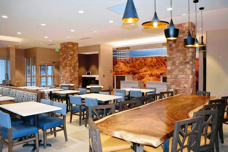 La Quinta Inn & Suites by Wyndham Flagstaff East I-40 — photo 3