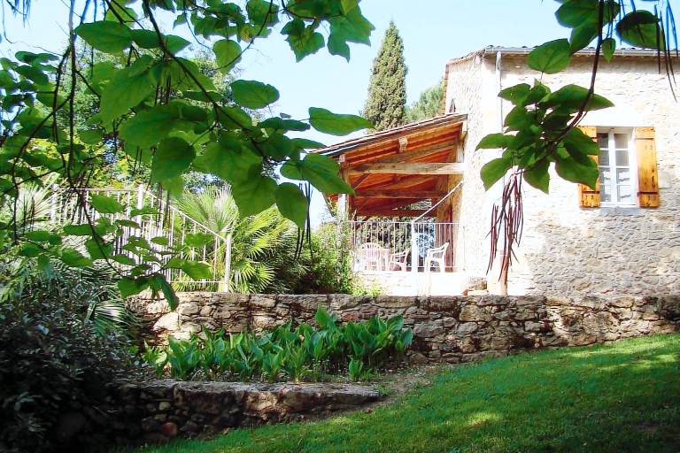 Vacation home with garden, terrace & BBQ | Garden view — photo 3