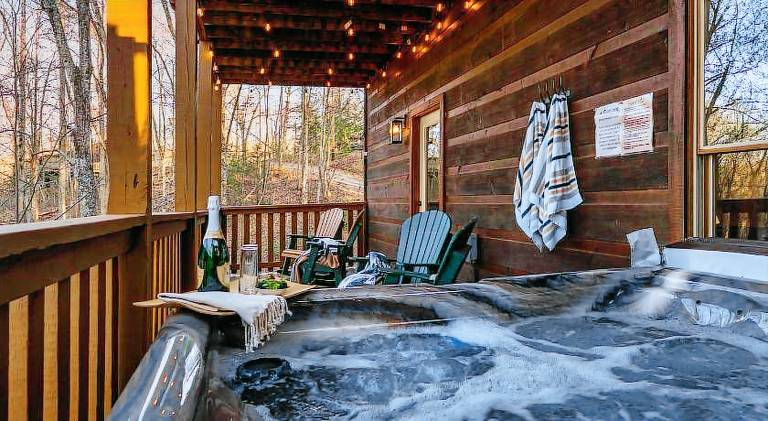 House with hot tub — photo 3