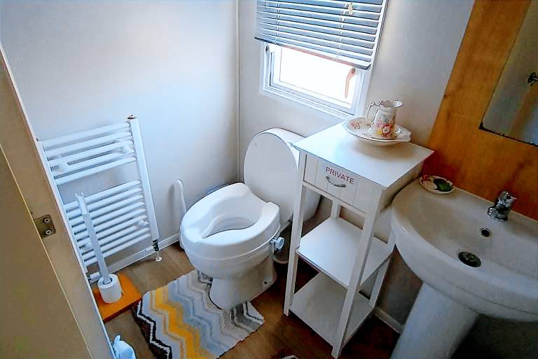 Family-oriented wonderful lodge with yard, BBQ & pool | Beach nearby | Pets allowed — photo 5