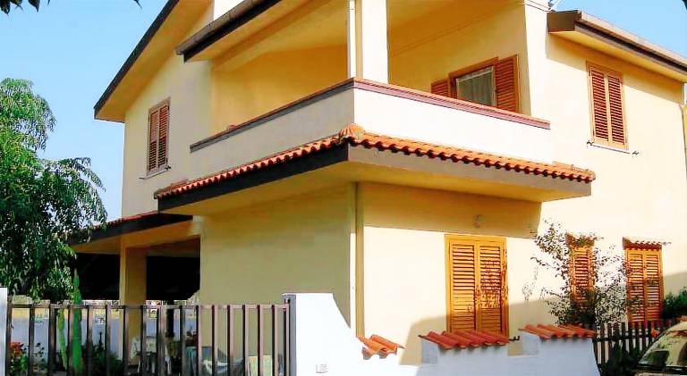 Nice holiday apartment with patio, garden & barbeque | Beach nearby | Pet-friendly in Tropea