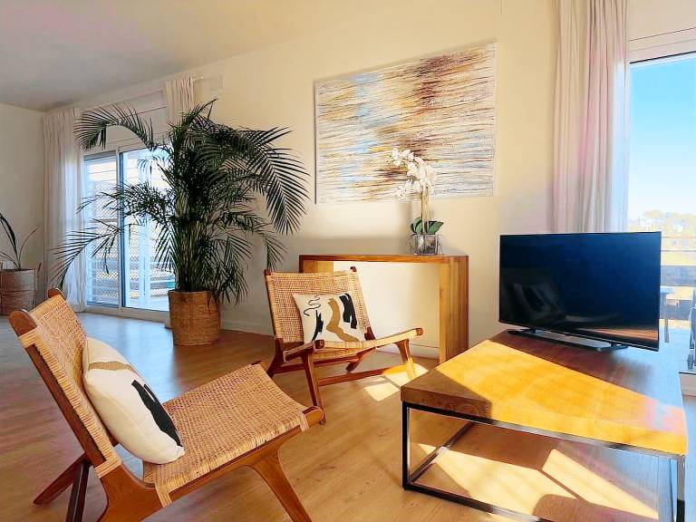 Villa with private pool, terrace & yard | Perfect for remote work — photo 2