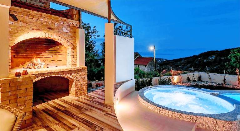 Vacation home with pool — photo 3