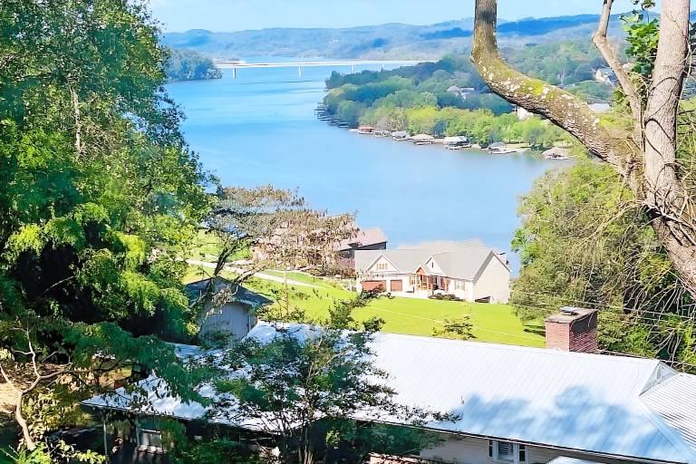 1 Mi to Dtwn Loudon: Spacious River-View Home in Loudon, TN