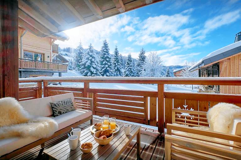 Ski-in, ski-out chalet for 8 near the centre of Les Gets - OVO Network — photo 5