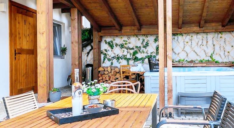 Vacation home with sauna, yard & patio — photo 4