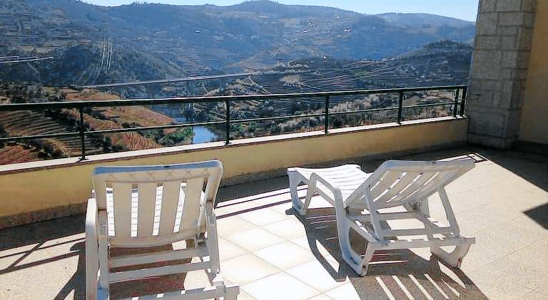 Vacation home with barbeque, patio & hot tub — photo 3