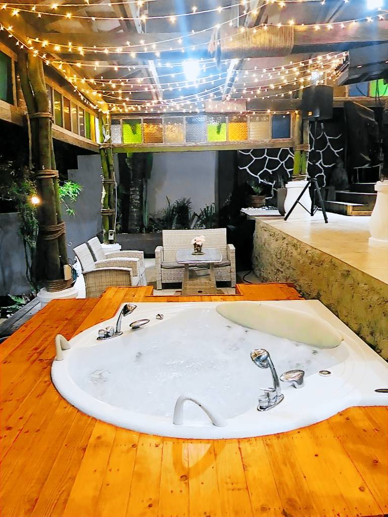 Vacation home with pool & jacuzzi | Pets allowed — photo 3