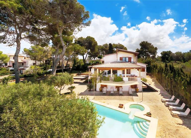 Fully equipped spacious house with yard, pool & terrace | Sea view | Close to the beach | Suitable for remote work | Pet-friendly — photo 2