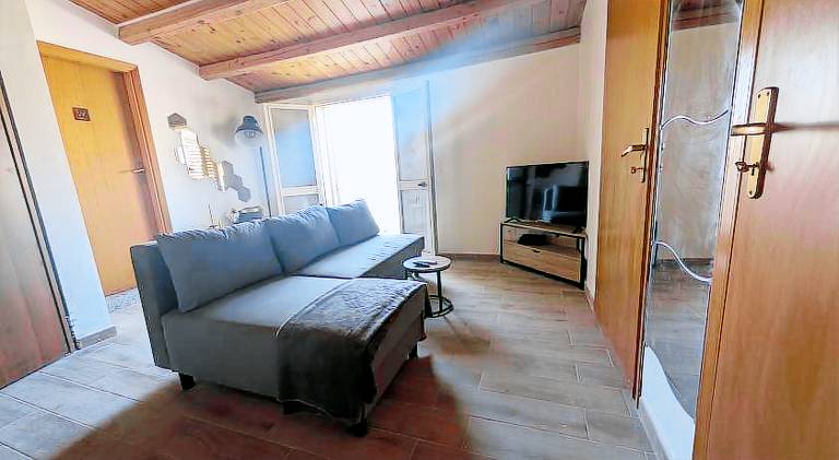 Apartment with 2 rooms for 5 persons — photo 2