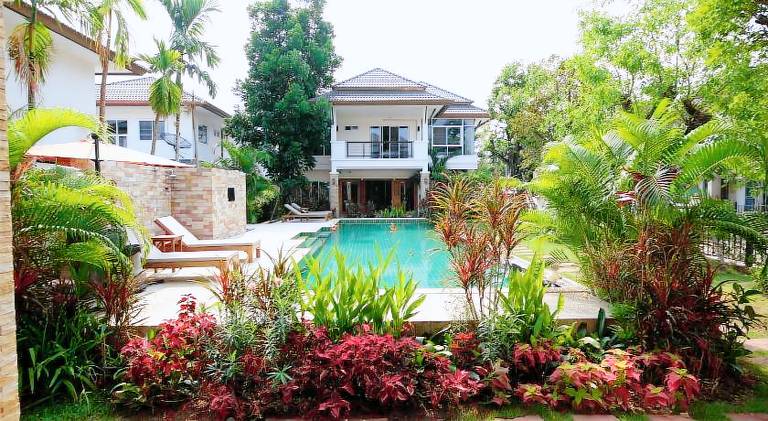 Ample villa with pool | Suitable for remote work | Pets are welcome in Chiang Mai
