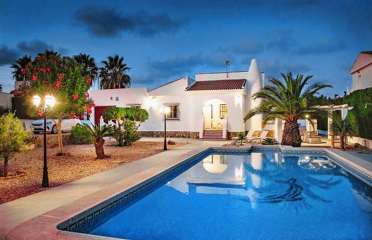 Villa with patio, private pool & garden | Garden view — photo 3