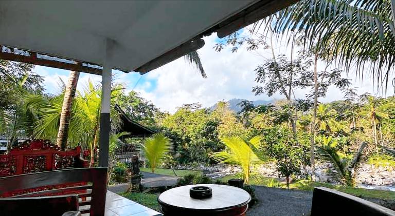 Villa with yard, pool & patio — photo 4